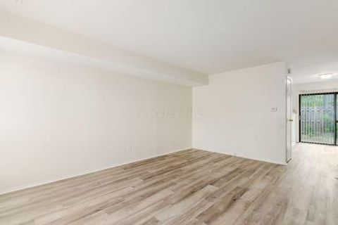 Tiny photo for 4692 Charecote Lane E #E, Columbus, OH 43220 (MLS # 226005464)