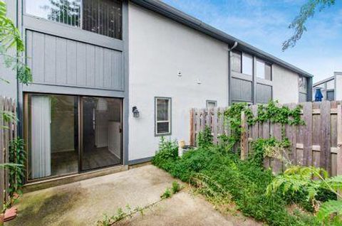 Tiny photo for 4692 Charecote Lane E #E, Columbus, OH 43220 (MLS # 226005464)