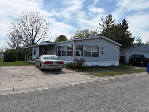 Photo of 4077 Torbert Way, Columbus, OH 43207 (MLS # 226013137)