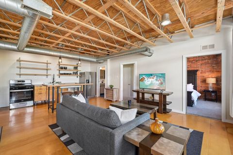 Tiny photo for 956 N High Street 2X #2X, Columbus, OH 43201 (MLS # 226014488)