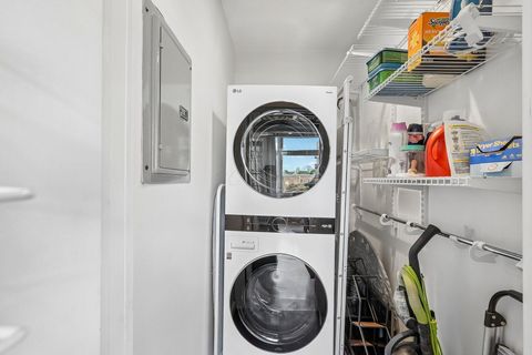 Tiny photo for 956 N High Street 2X #2X, Columbus, OH 43201 (MLS # 226014488)