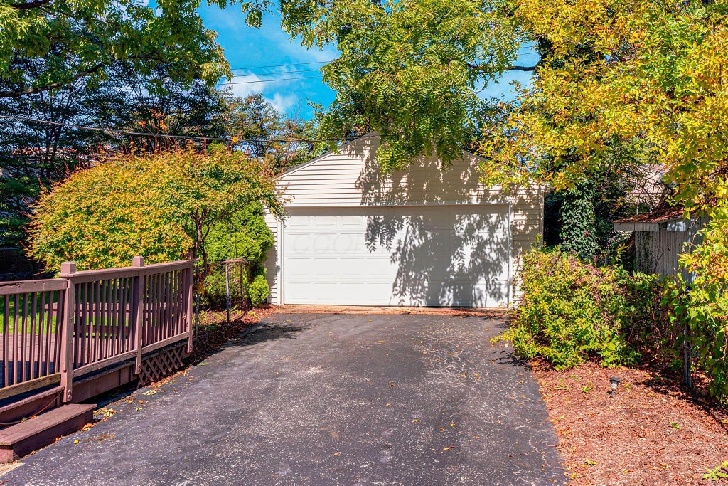 Photo of 2212 Woodstock Road, Upper Arlington, OH 43221 (MLS # 226037062)
