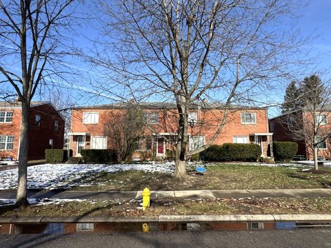 Photo of 2030 Harwitch Road, Columbus, OH 43221 (MLS # 225046081)