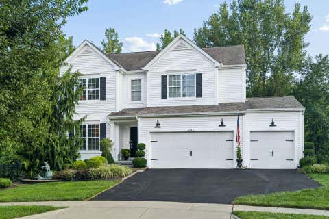 Photo of 4543 Shady Blossom Lane, Columbus, OH 43230 (MLS # 226032121)