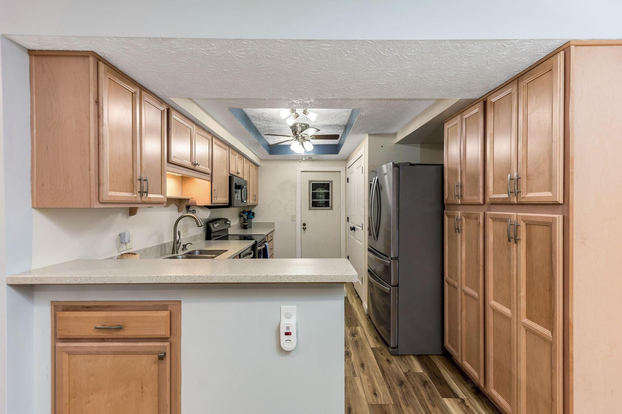 5846 WILLOW LAKE DR, GROVE CITY, OH 43123 | REMAX