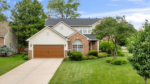 Homes For Sale - 4501 Highland Meadows Court<br/> Hilliard, OH 43026