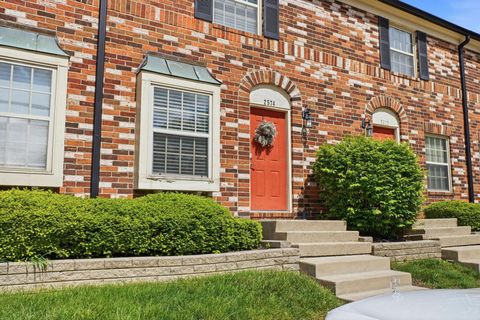 Photo of 2574 Scioto View Lane G #G, Columbus, OH 43221 (MLS # 226015357)