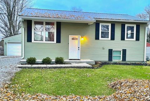 Photo of 1922 Harris Drive, Marion, OH 43302 (MLS # 225043631)
