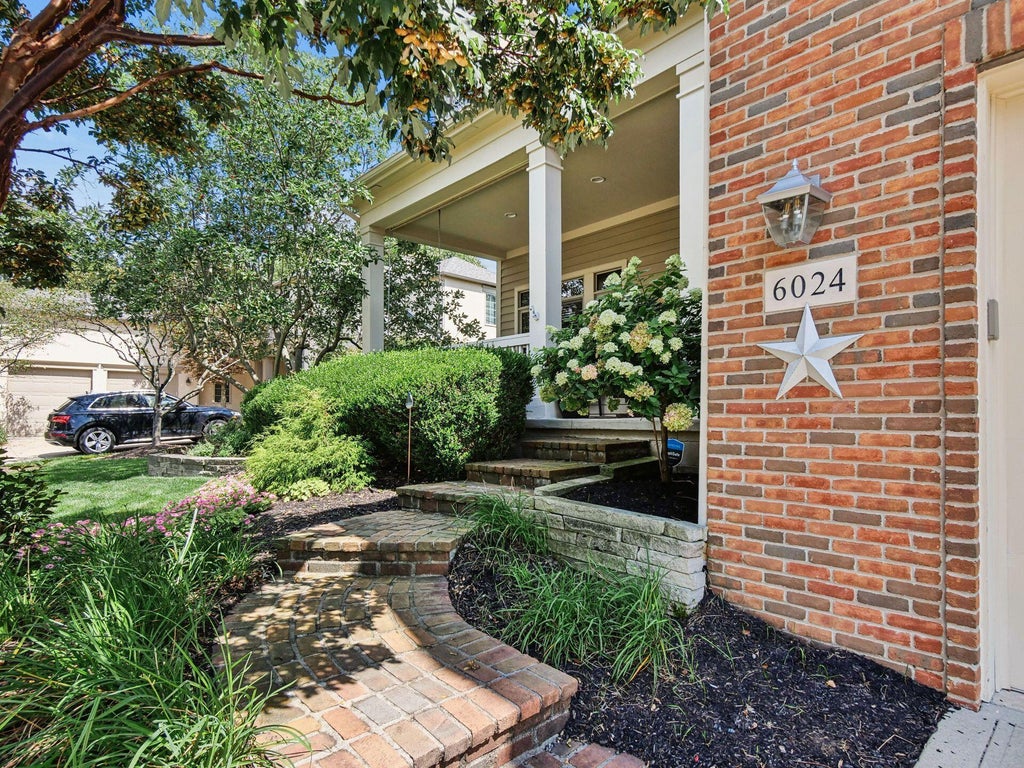 Photo of 6024 Kentigern Court S, Dublin, OH 43017 (MLS # 226033189)
