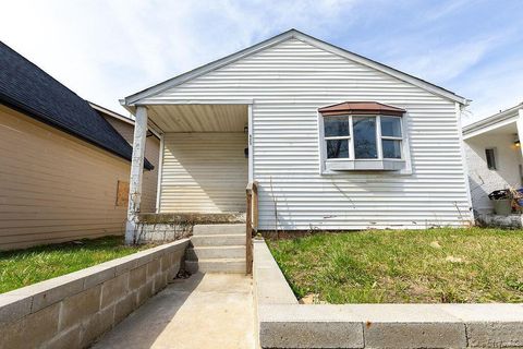 Photo of 823 Bassett Avenue, Columbus, OH 43219 (MLS # 226008085)
