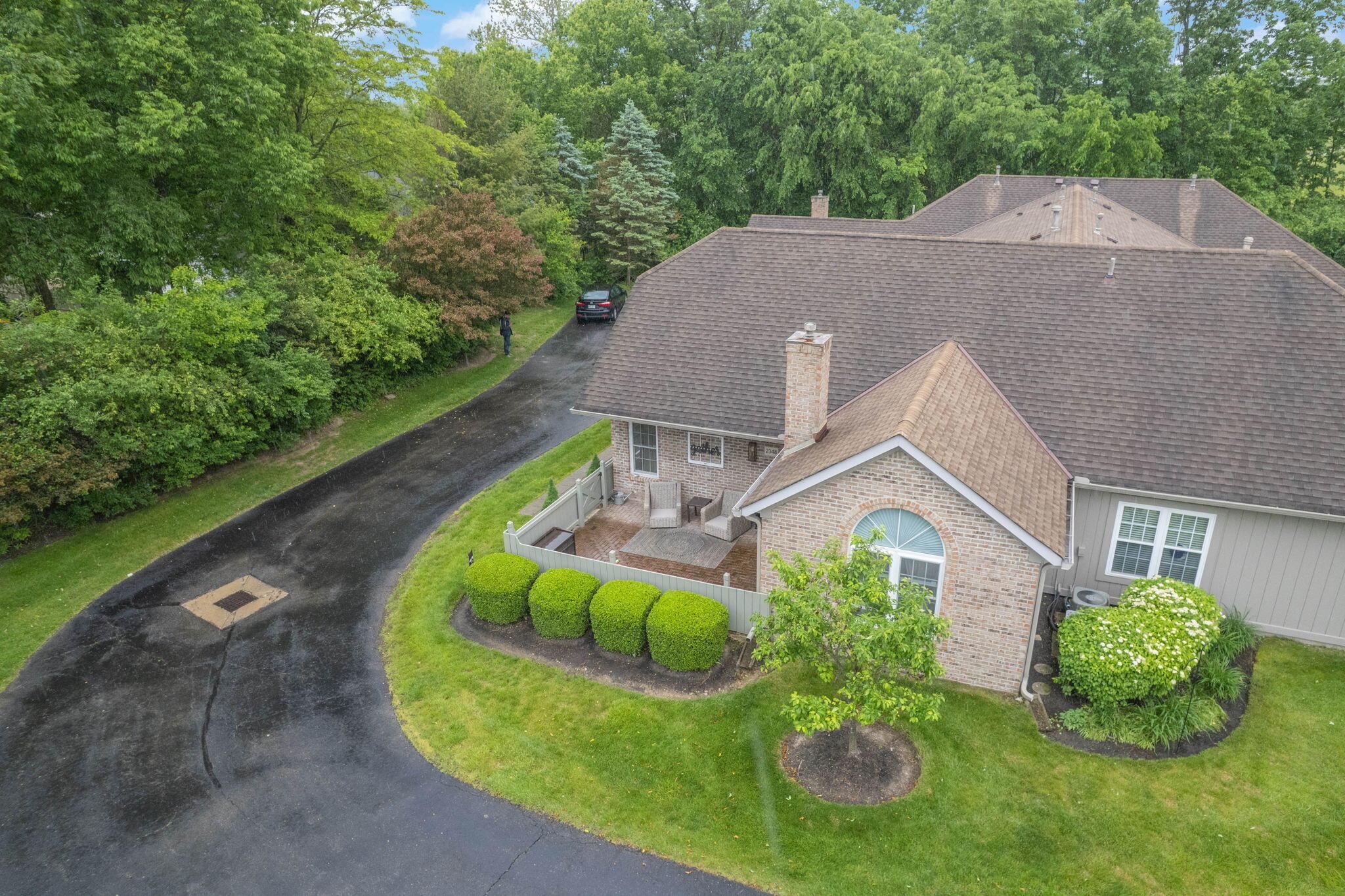 2348 Willowside Lane, Grove City, Ohio image 2