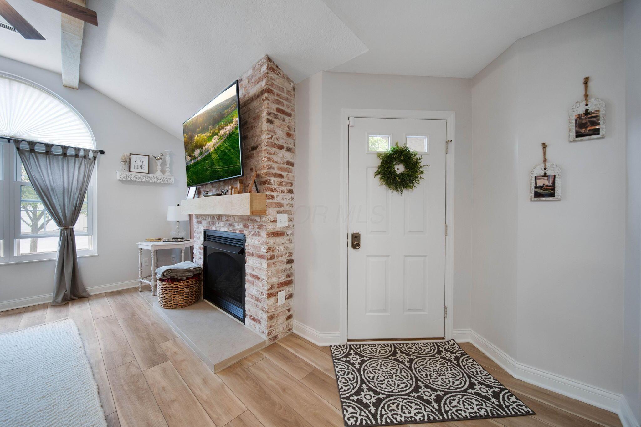 2348 Willowside Lane, Grove City, Ohio image 9
