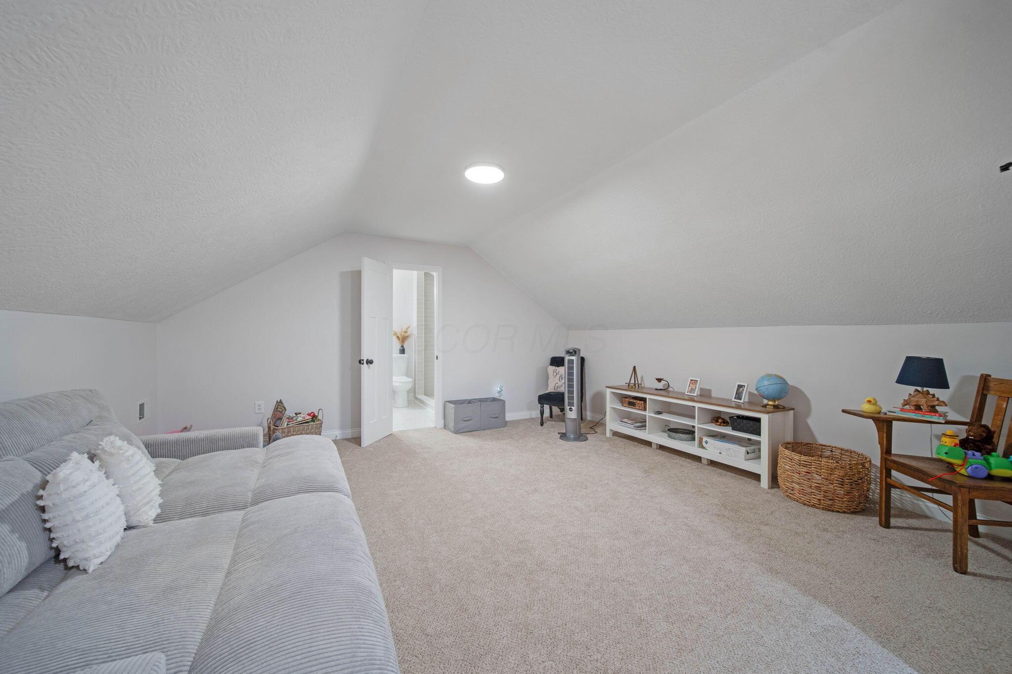 2348 Willowside Lane, Grove City, Ohio image 32