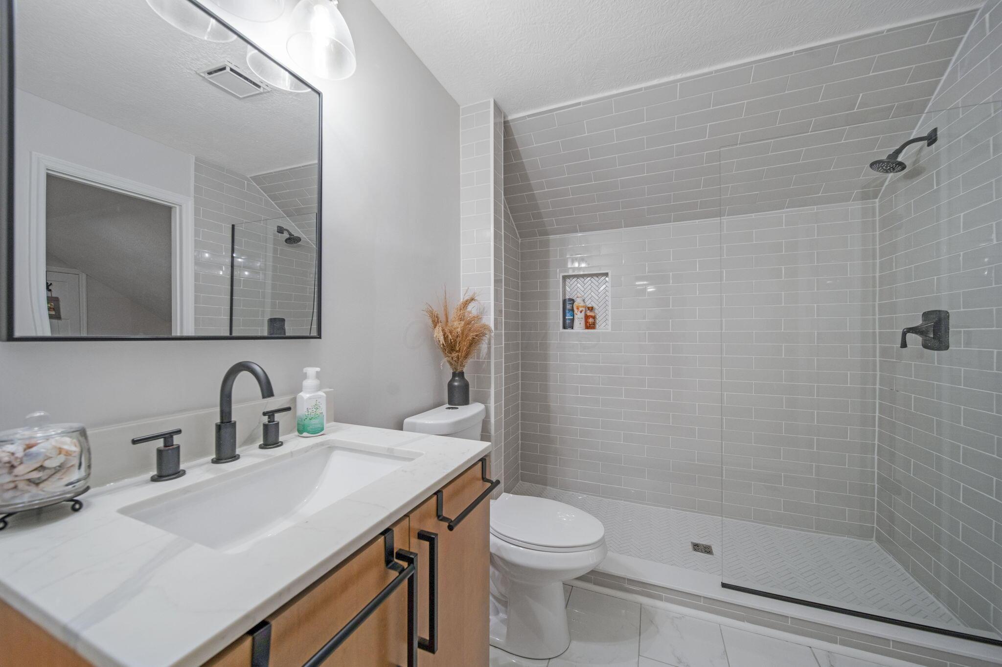 2348 Willowside Lane, Grove City, Ohio image 35
