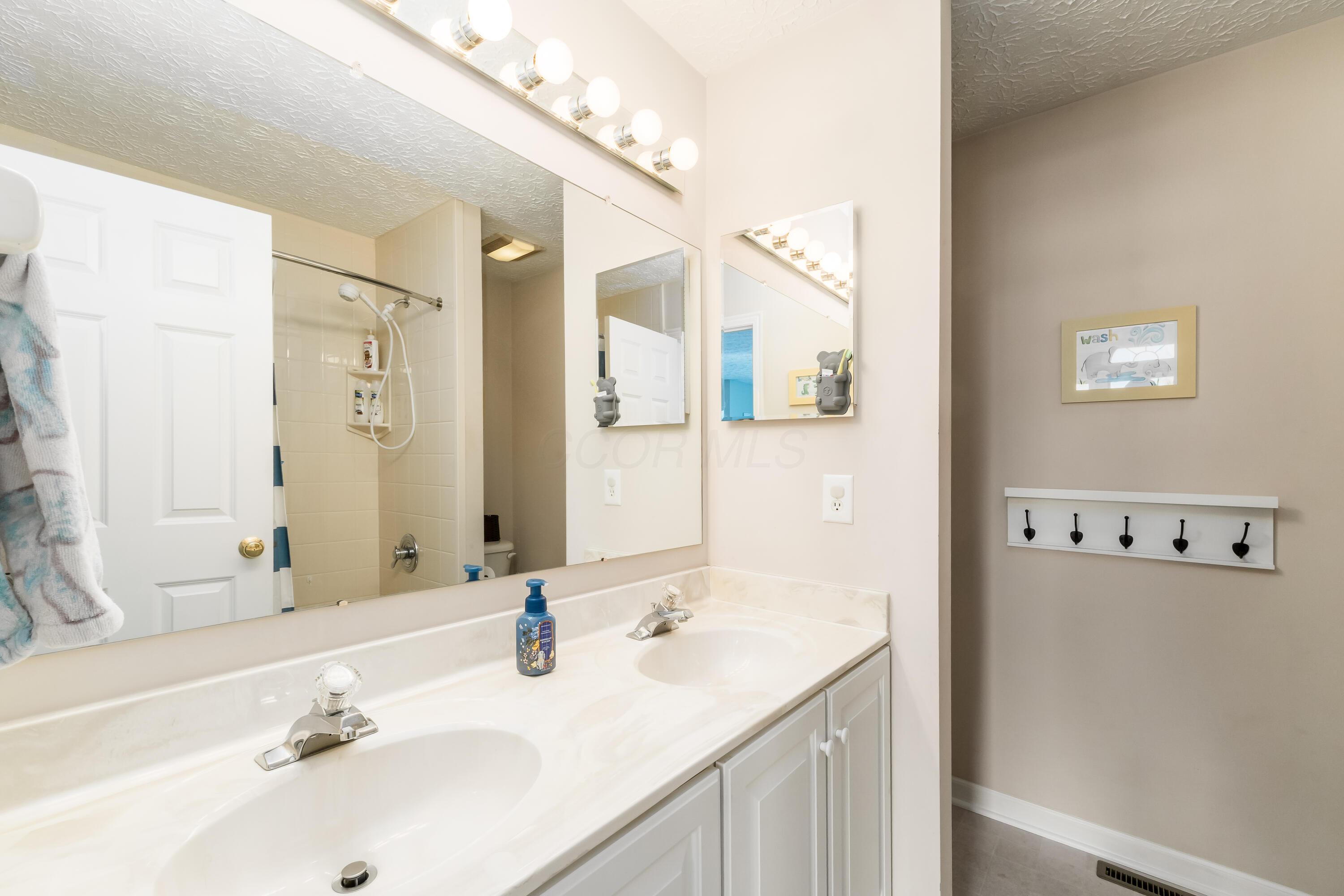 1336 Great Hunter Drive, Grove City, Ohio image 26