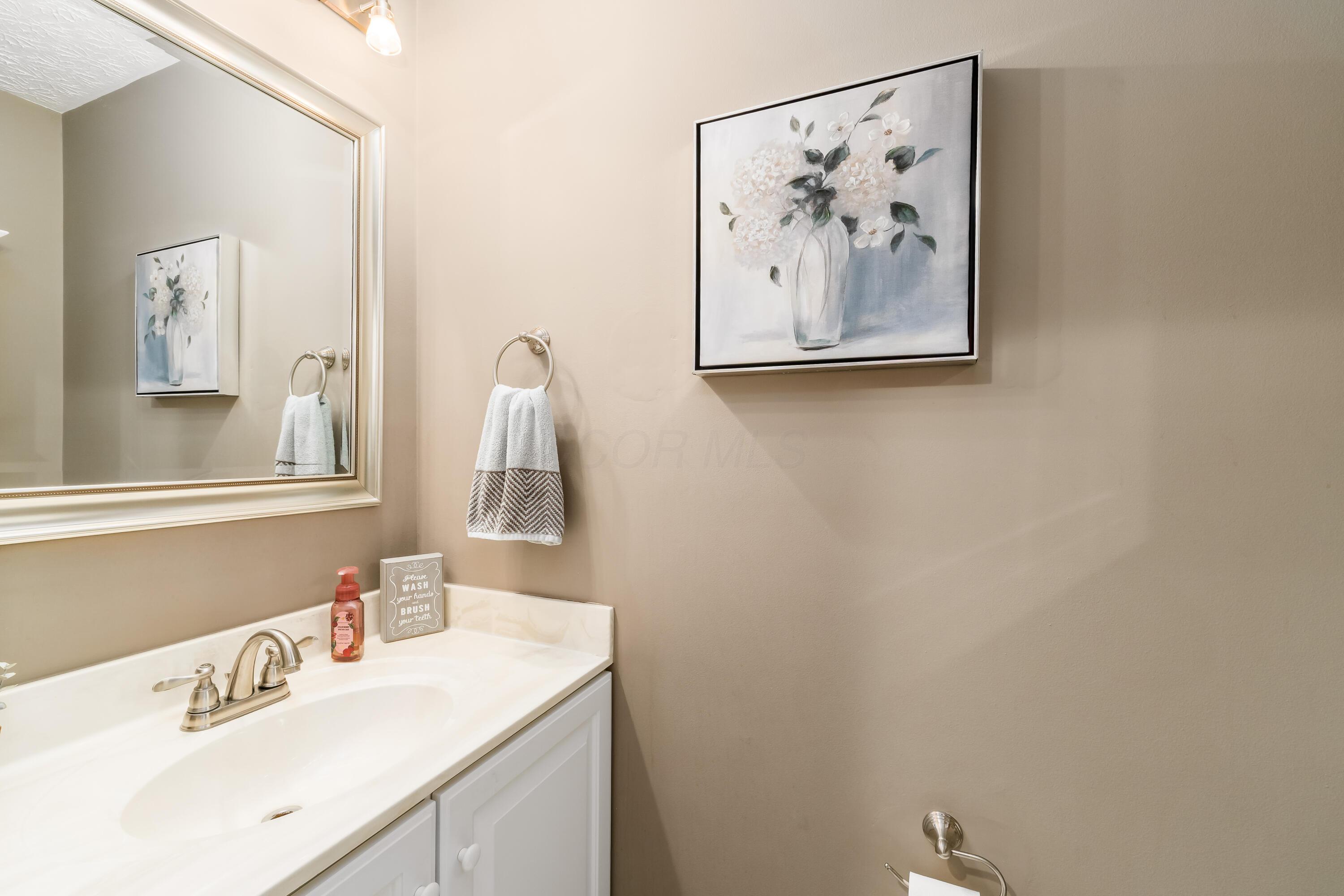 1336 Great Hunter Drive, Grove City, Ohio image 16