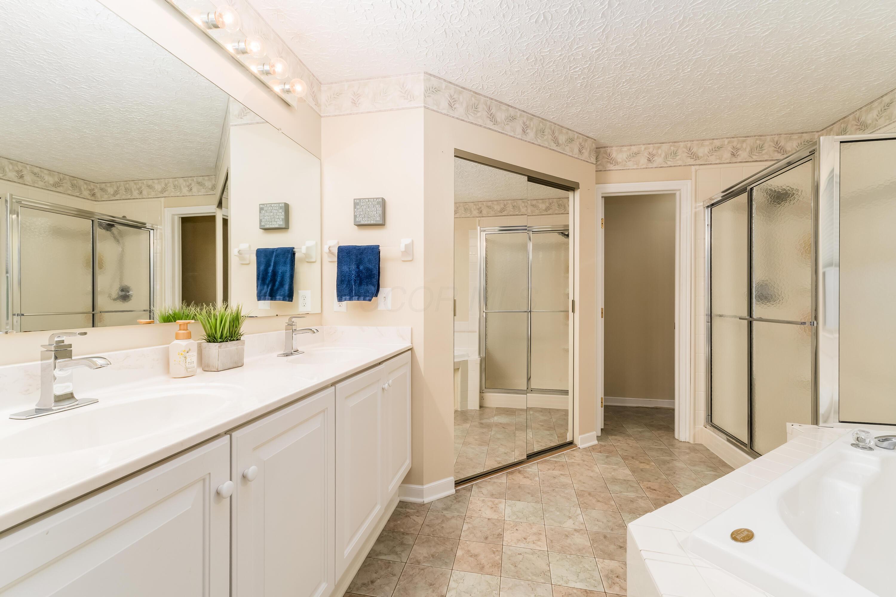 1336 Great Hunter Drive, Grove City, Ohio image 19