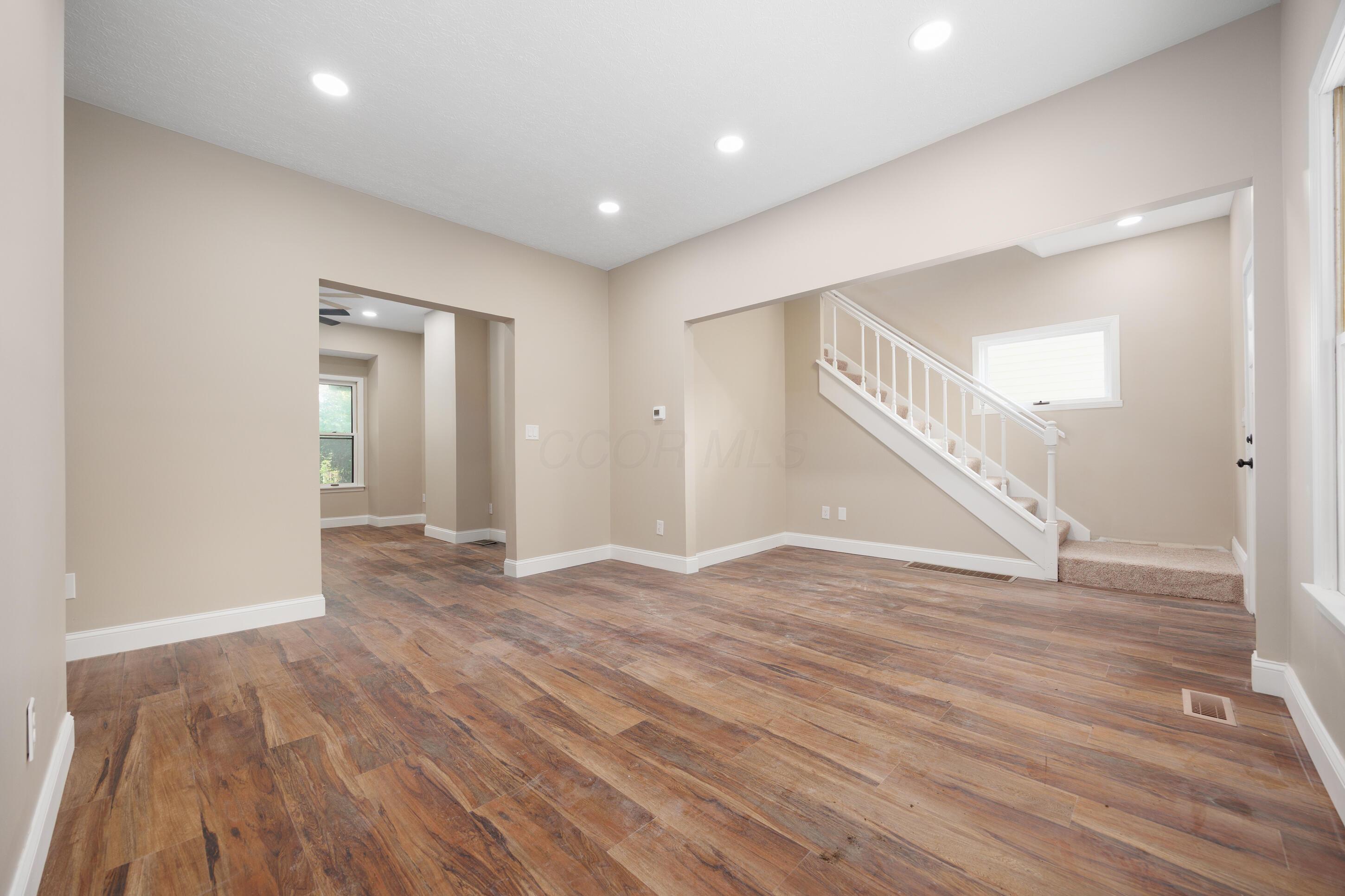 463 E Woodrow Avenue, Columbus, Ohio image 9