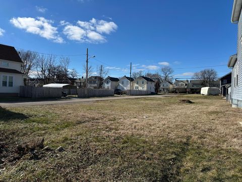 Photo of 901 Miller Avenue, Columbus, OH 43206 (MLS # 226000667)