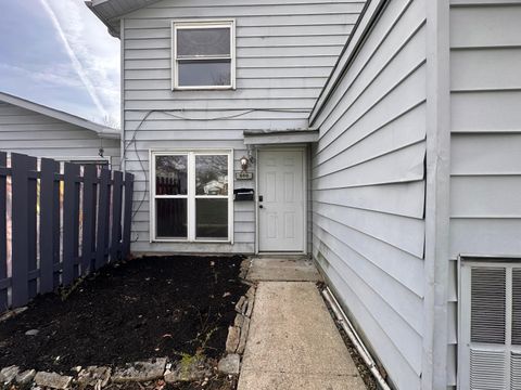 Photo of 660 Cherry Hollow Road E #E, Columbus, OH 43228 (MLS # 226009127)