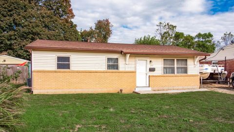 Photo of 233 Lewis Avenue, Lancaster, OH 43130 (MLS # 225038021)