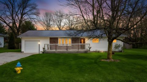 Photo of 125 Hamilton Avenue, Hebron, OH 43025 (MLS # 226010750)