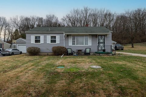 Photo of 2817 Hillside Avenue, Springfield, OH 45503 (MLS # 226001318)