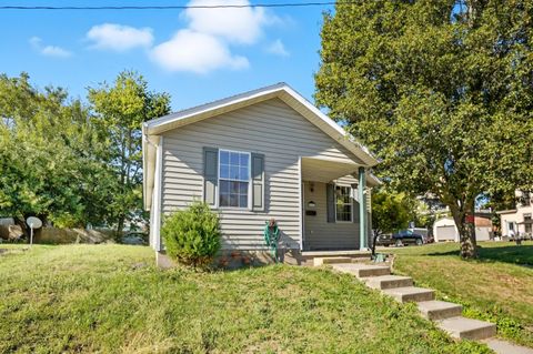 Photo of 219 Sycamore Street, Washington Court House, OH 43160 (MLS # 225037659)