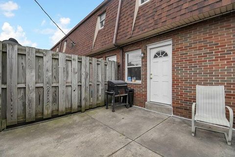 Tiny photo for 5690 Beechcroft Road B #B, Columbus, OH 43229 (MLS # 226023986)