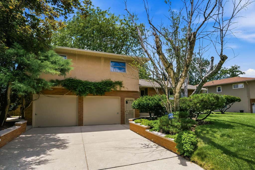 Photo of 2599 SONATA Drive, Columbus, OH 43209 (MLS # 226023137)