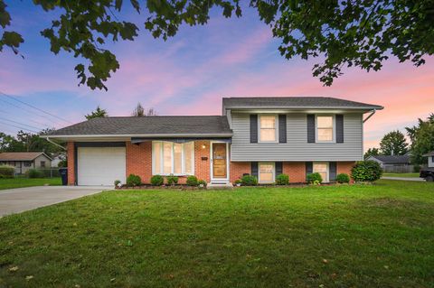 Photo of 5200 Williamsburg Circle, Hilliard, OH 43026 (MLS # 225033643)