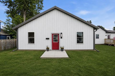 Photo of 72 E Main Street, Zanesville, OH 43701 (MLS # 226018523)