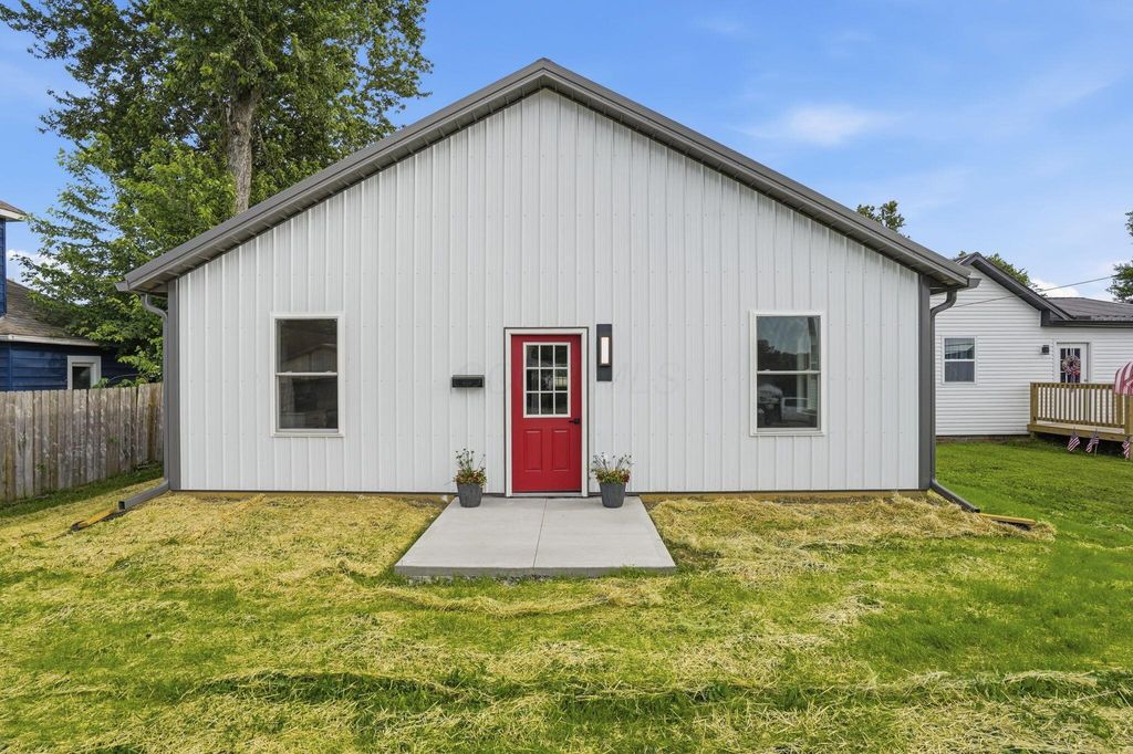 Photo of 72 E Main Street, Zanesville, OH 43701 (MLS # 226018523)