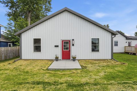 Photo of 72 E Main Street, Zanesville, OH 43701 (MLS # 226018523)