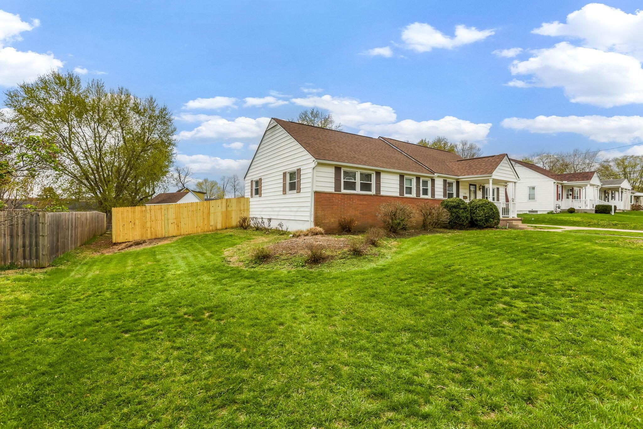 1738 W Chestnut Street, Lancaster, Ohio image 2