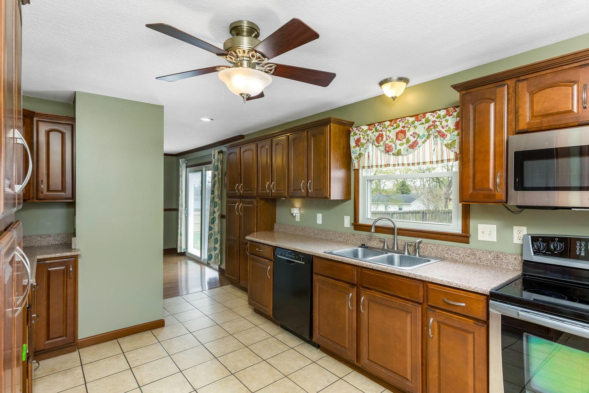 1738 W Chestnut Street, Lancaster, Ohio image 16