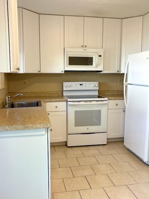 Tiny photo for 874 Sheldrake Court 21C #21C, Columbus, OH 43085 (MLS # 225037772)