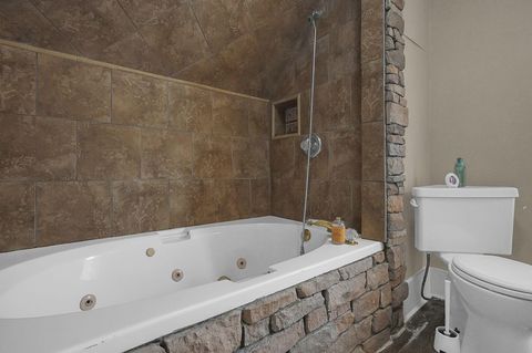 Tiny photo for 301 Locust Street, Mount Vernon, OH 43050 (MLS # 226005256)