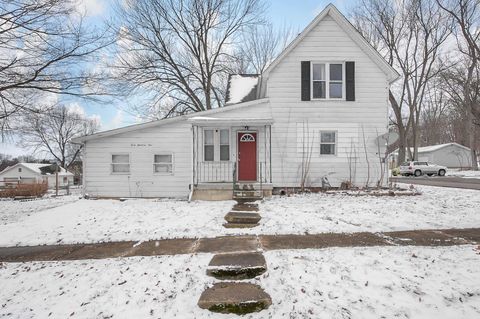 Photo of 301 Locust Street, Mount Vernon, OH 43050 (MLS # 226005256)