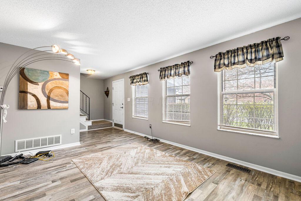 2348 Stonelick Court, Hilliard, Ohio image 3