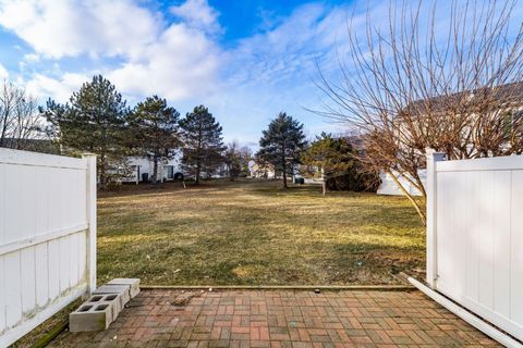 Tiny photo for 4644 Hobson Drive 13D #13D, Columbus, OH 43228 (MLS # 226002564)