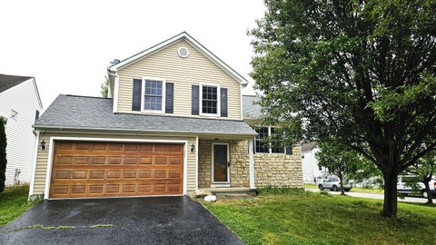 Photo of 800 Bent Oak Drive, Blacklick, OH 43004 (MLS # 226023804)