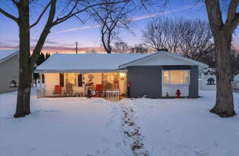 Photo of 80 Essex Circle, Mansfield, OH 44904 (MLS # 226003072)