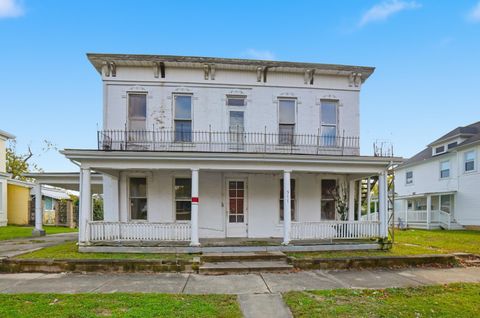 Photo of 511 E Temple Street, Washington Court House, OH 43160 (MLS # 225045664)