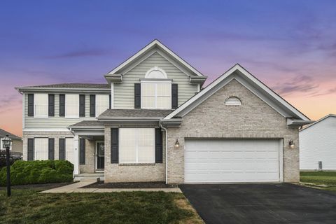 Photo of 196 Fox Glen Drive E, Pickerington, OH 43147 (MLS # 225031798)