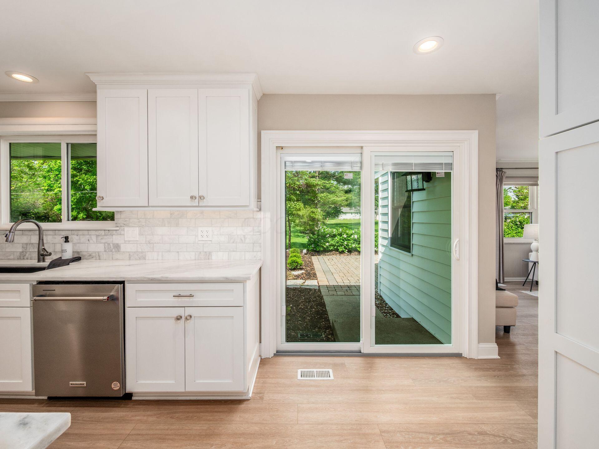 5033 Charlbury Drive, Columbus, Ohio image 13