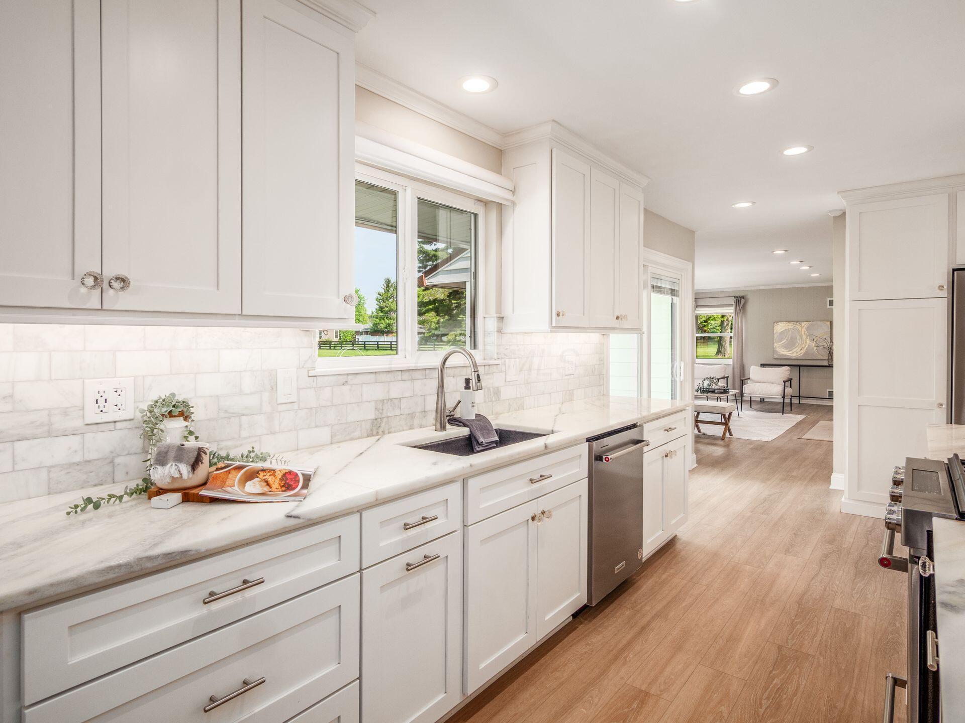 5033 Charlbury Drive, Columbus, Ohio image 10
