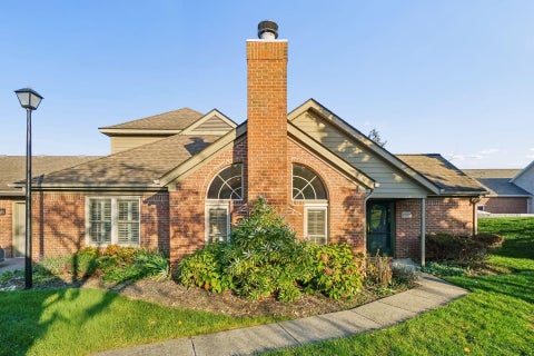 Photo of 1009 Willow Bluff Drive, Columbus, OH 43235 (MLS # 226041355)