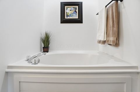 Tiny photo for 425 Ablemarle Circle, Delaware, OH 43015 (MLS # 226007288)