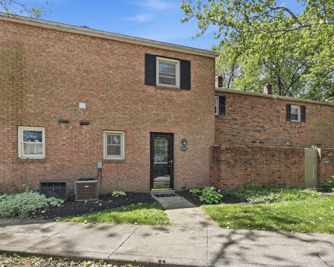Photo of 4792 Merrifield Place 41 #41, Columbus, OH 43220 (MLS # 226018169)